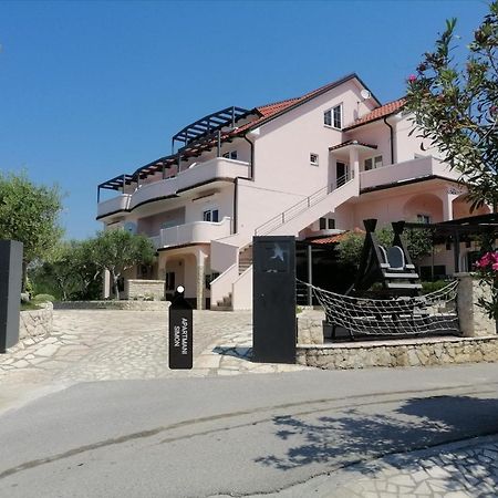 Apartmani Simon Lopar Esterno foto