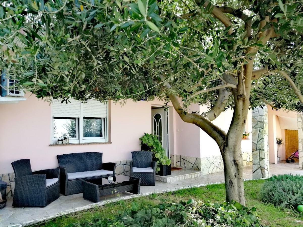 Apartmani Simon Lopar Esterno foto