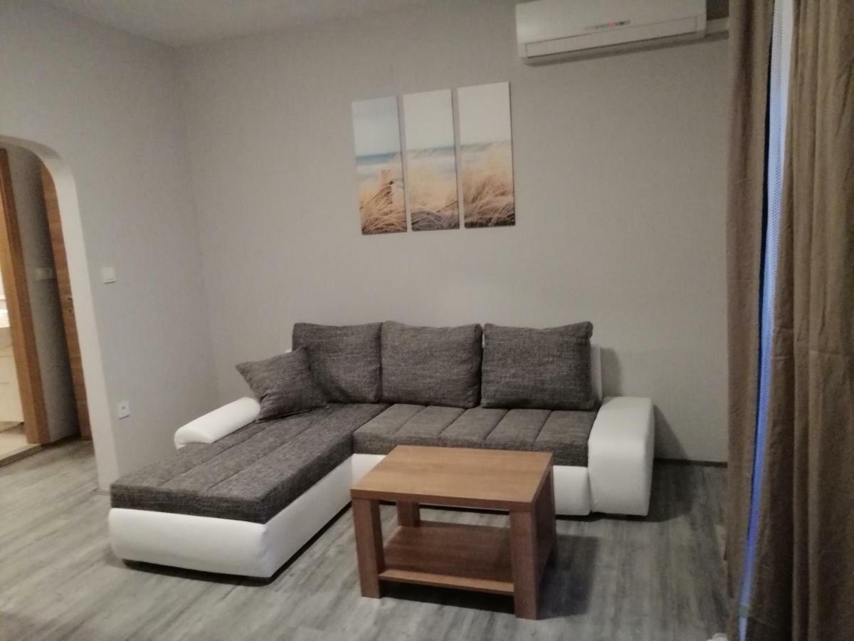 Apartmani Simon Lopar Esterno foto