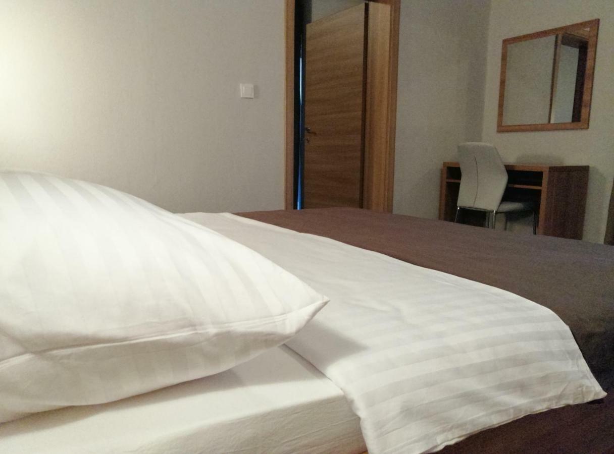 Apartmani Simon Lopar Esterno foto