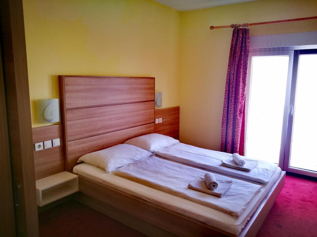 Apartmani Simon Lopar Esterno foto
